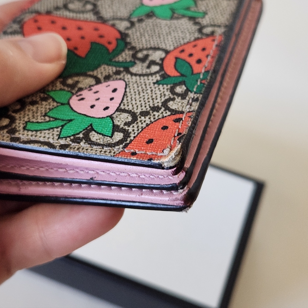 Gucci Beige GG Canvas Wallet with Red & Green Strawberry Print - Picture 12 of 13